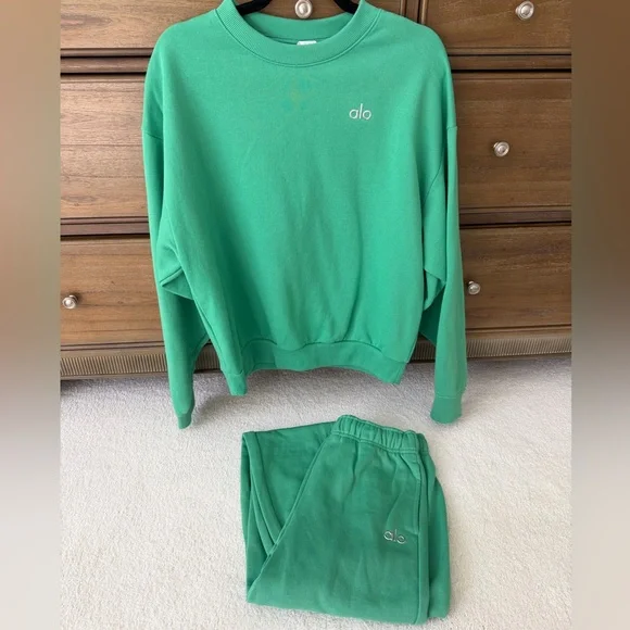 Alo Lettuce Sweatshirt and Sweatpants Set - Picture 1 of 1